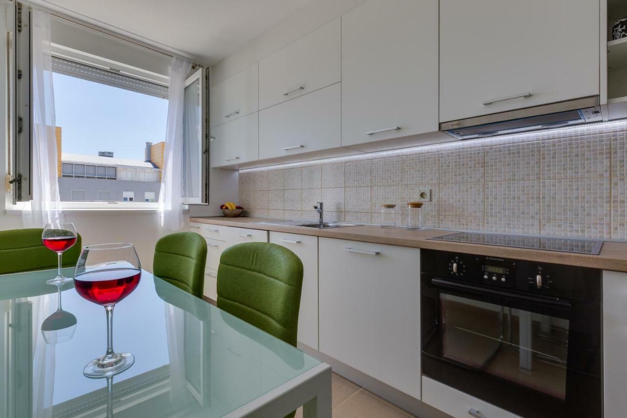 Apartment Pavic - Private Parking Zadar Eksteriør bilde
